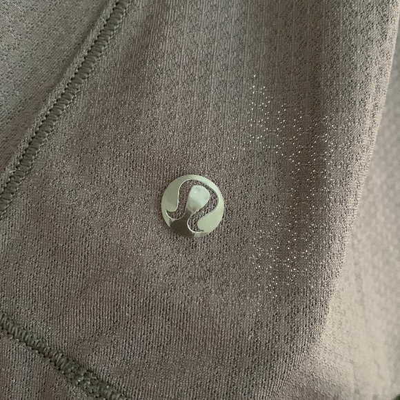 LuluLemon Flowy Workout Top with Built-in-Bra - Picture 4 of 4